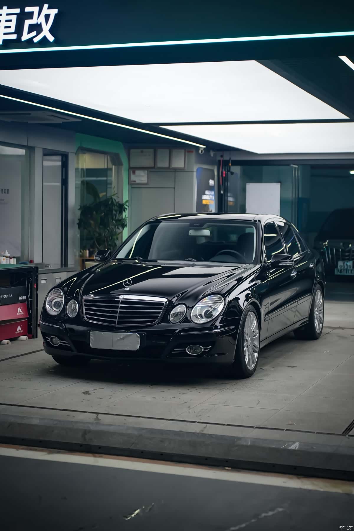 Mercedes-Benz E-Class, 2008 1