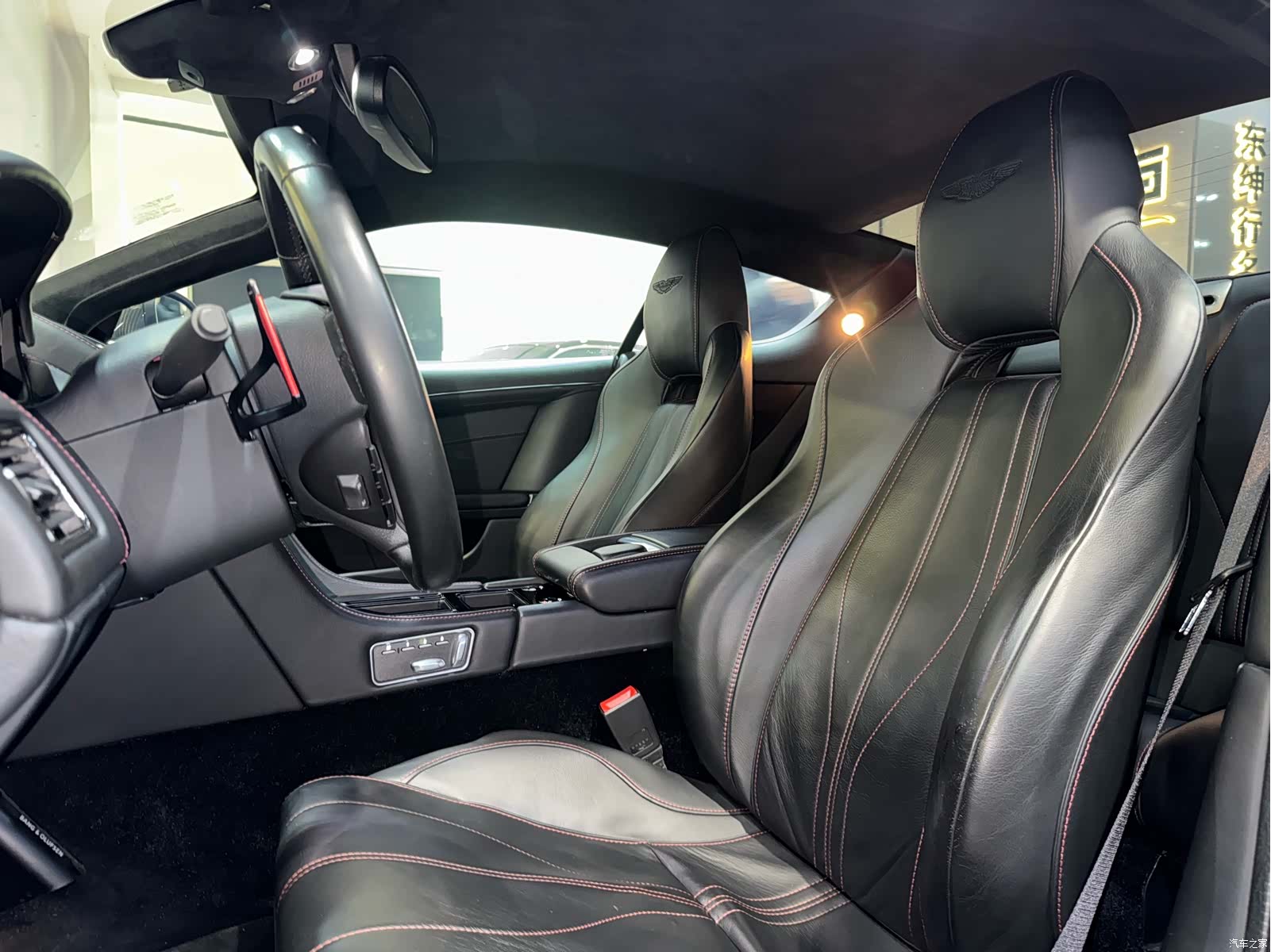 Aston Martin DB9, 2015 9