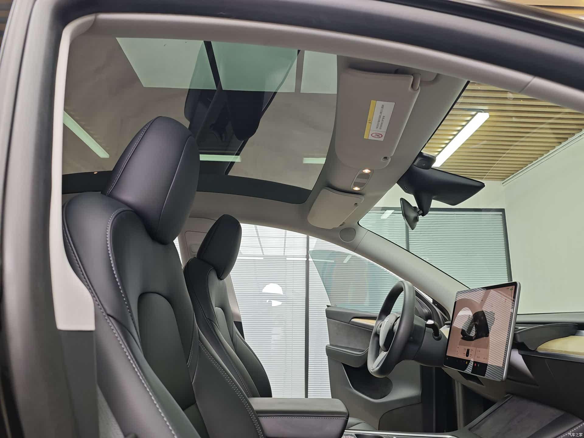 Tesla Model Y, 2023 46