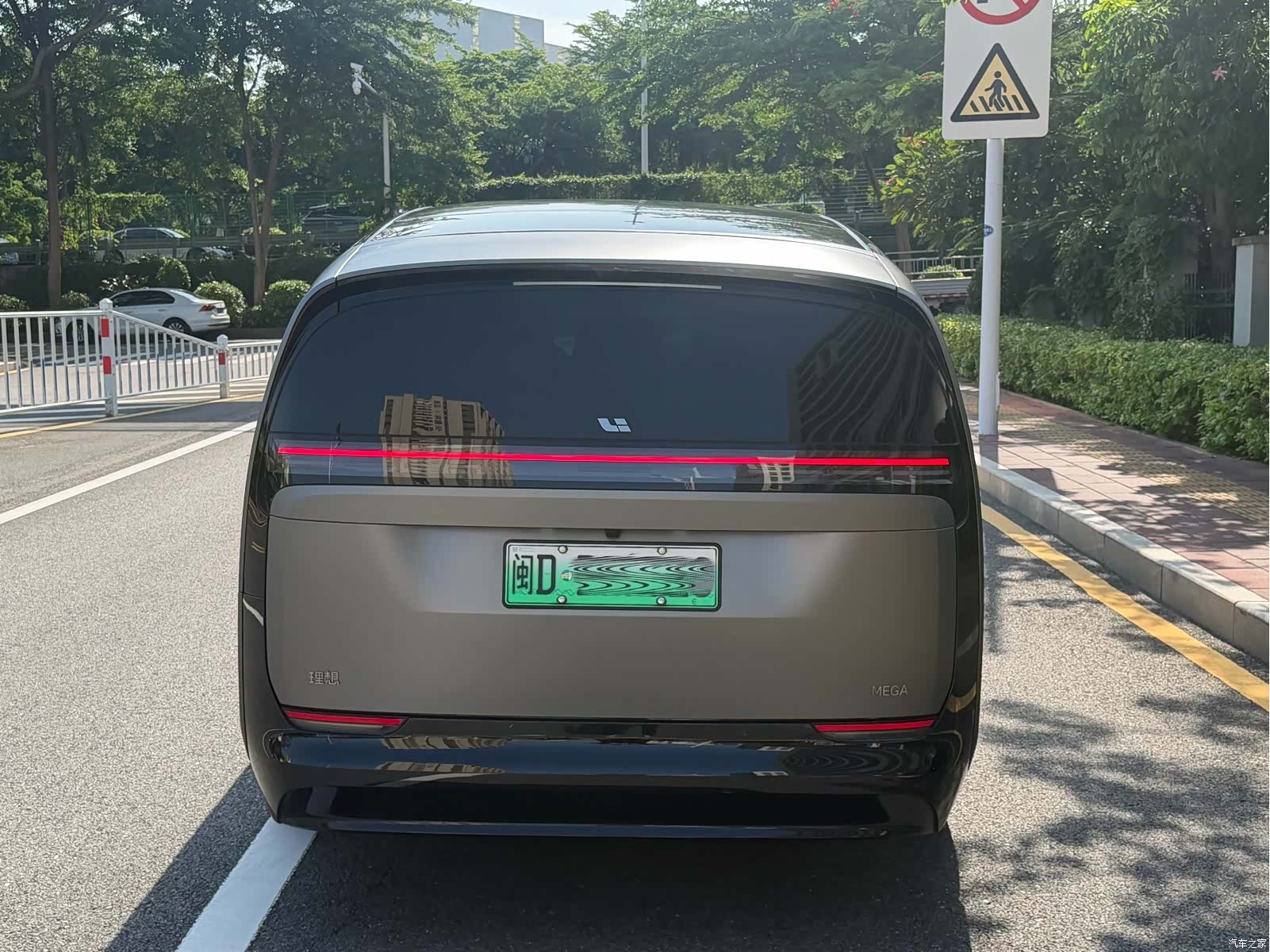 Li Auto MEGA, 2024 6
