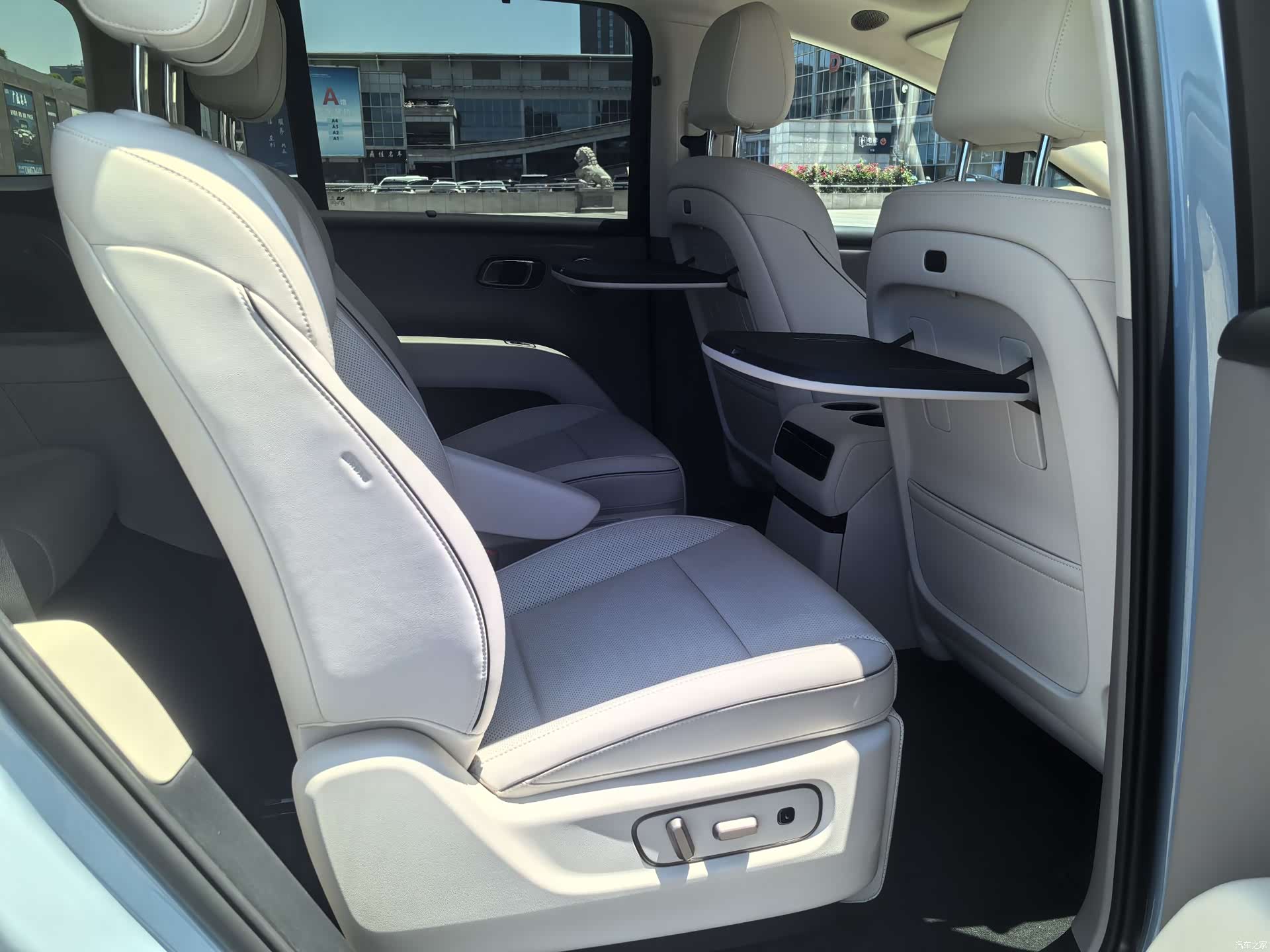 Li Auto i8, 2025 9
