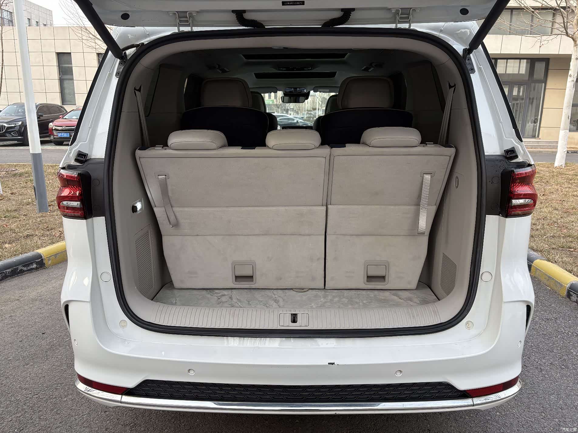 Roewe iMAX8, 2021 24