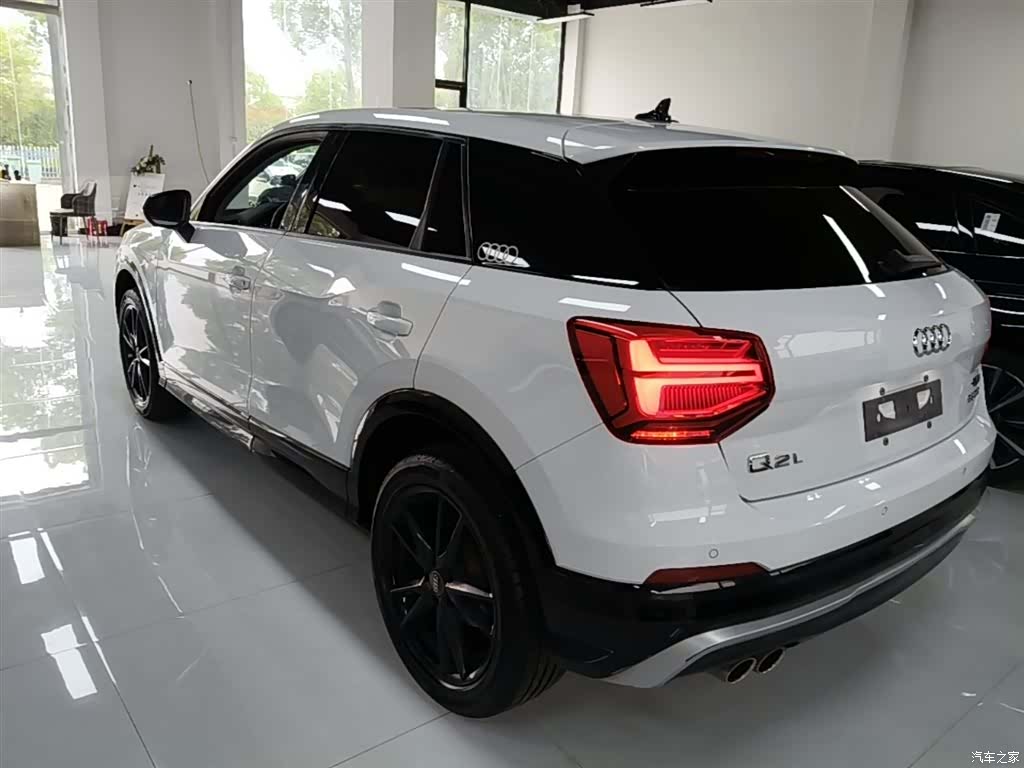 Audi Q2L, 2021 все фото