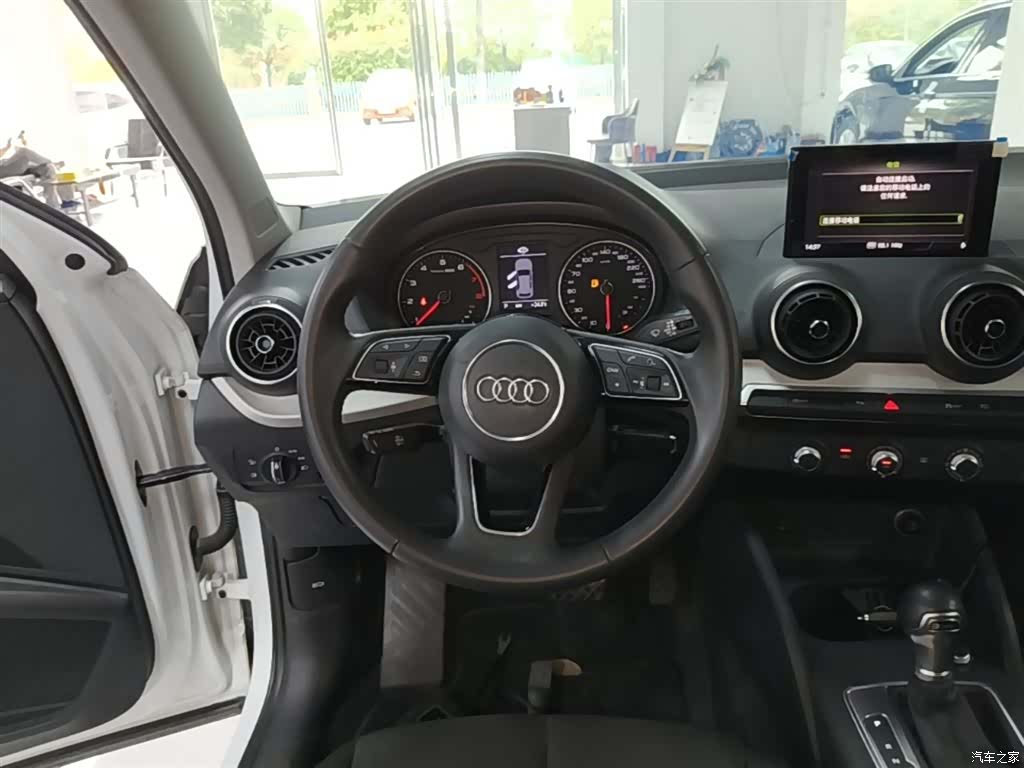 Audi Q2L, 2021 11