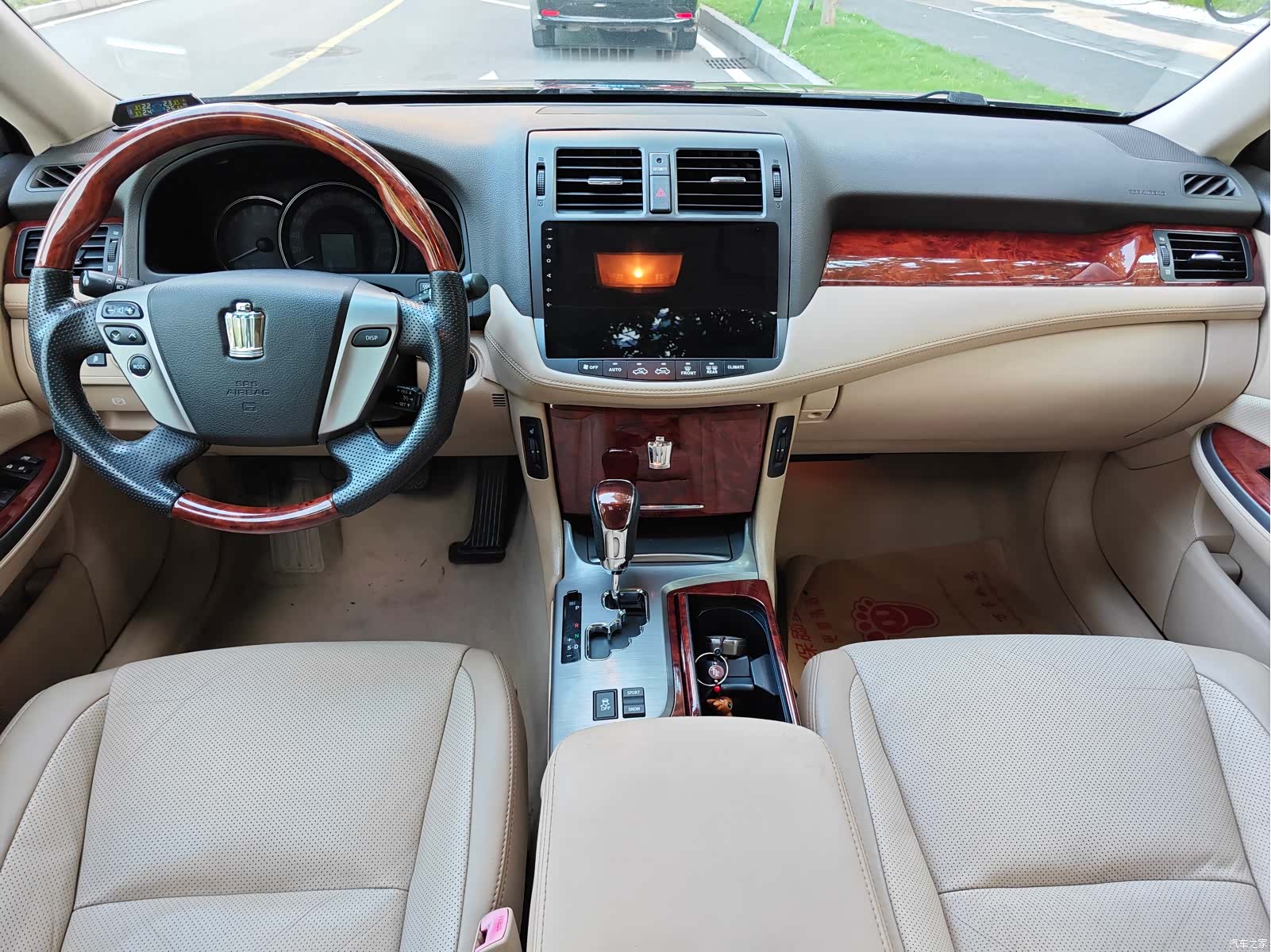Toyota Crown, 2013 все фото