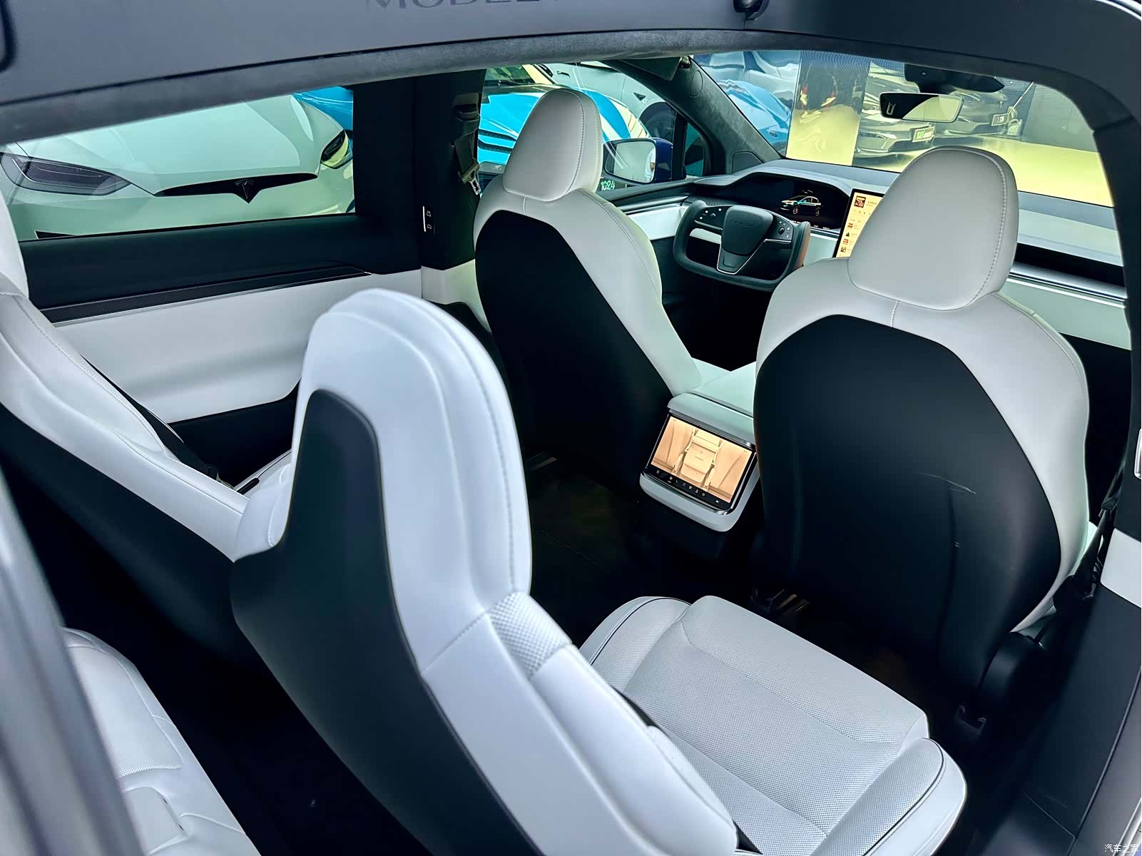 Tesla Model X, 2023 12