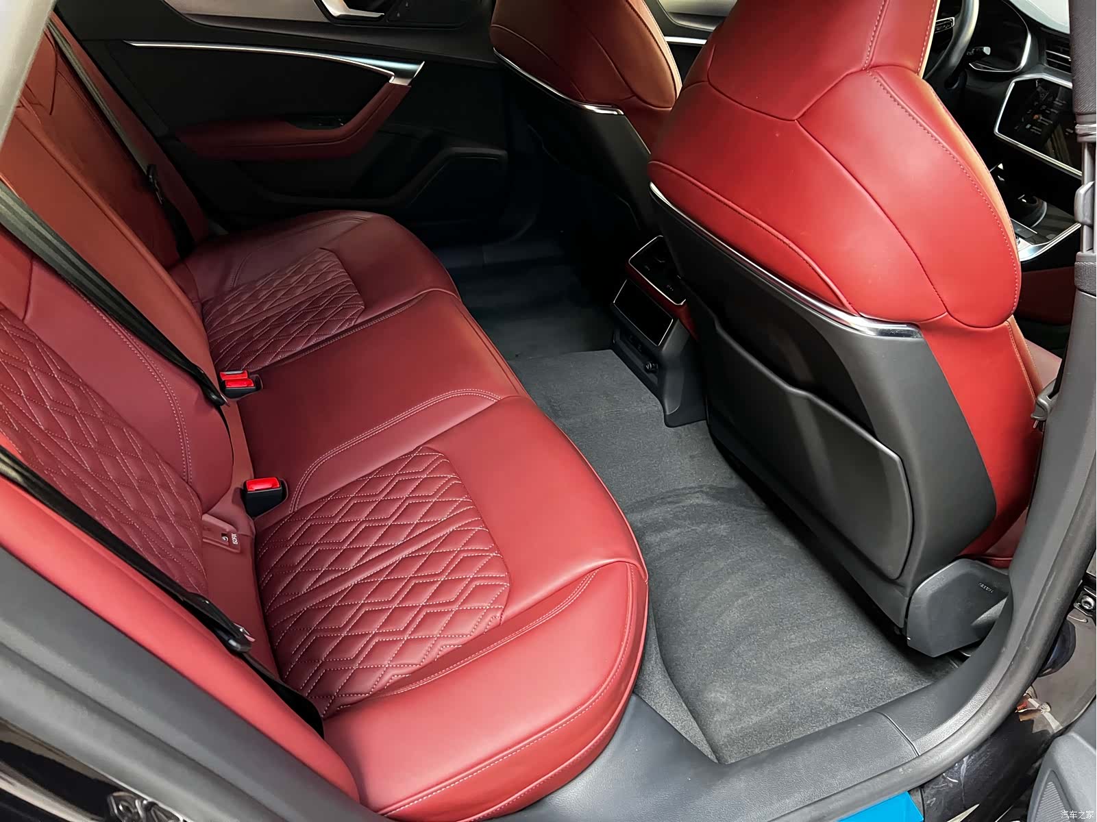 Audi A7L, 2024 16