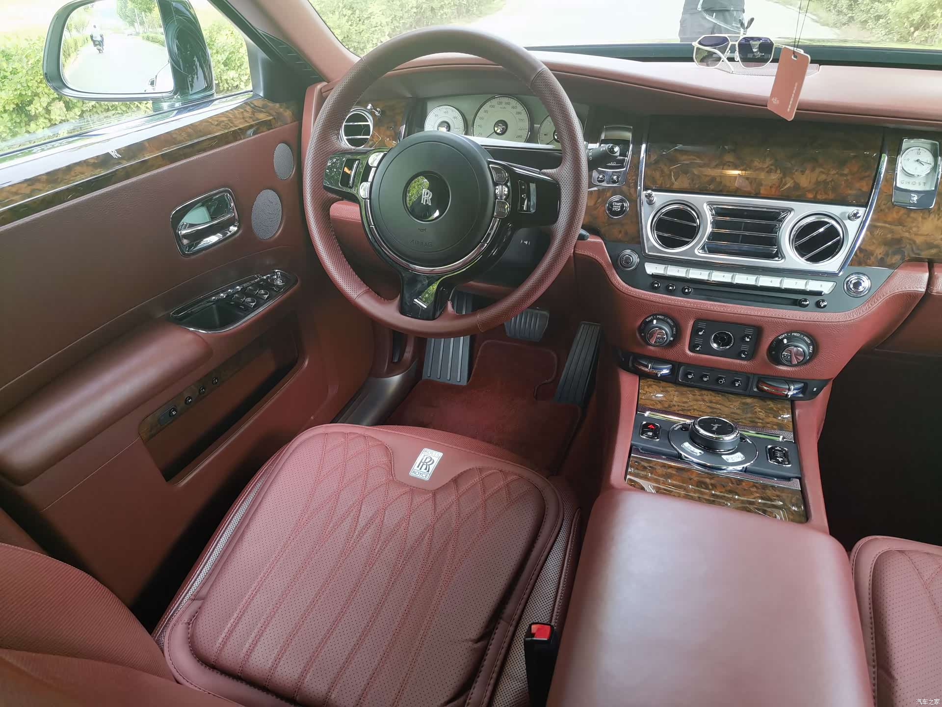 Rolls-Royce Ghost, 2017 16