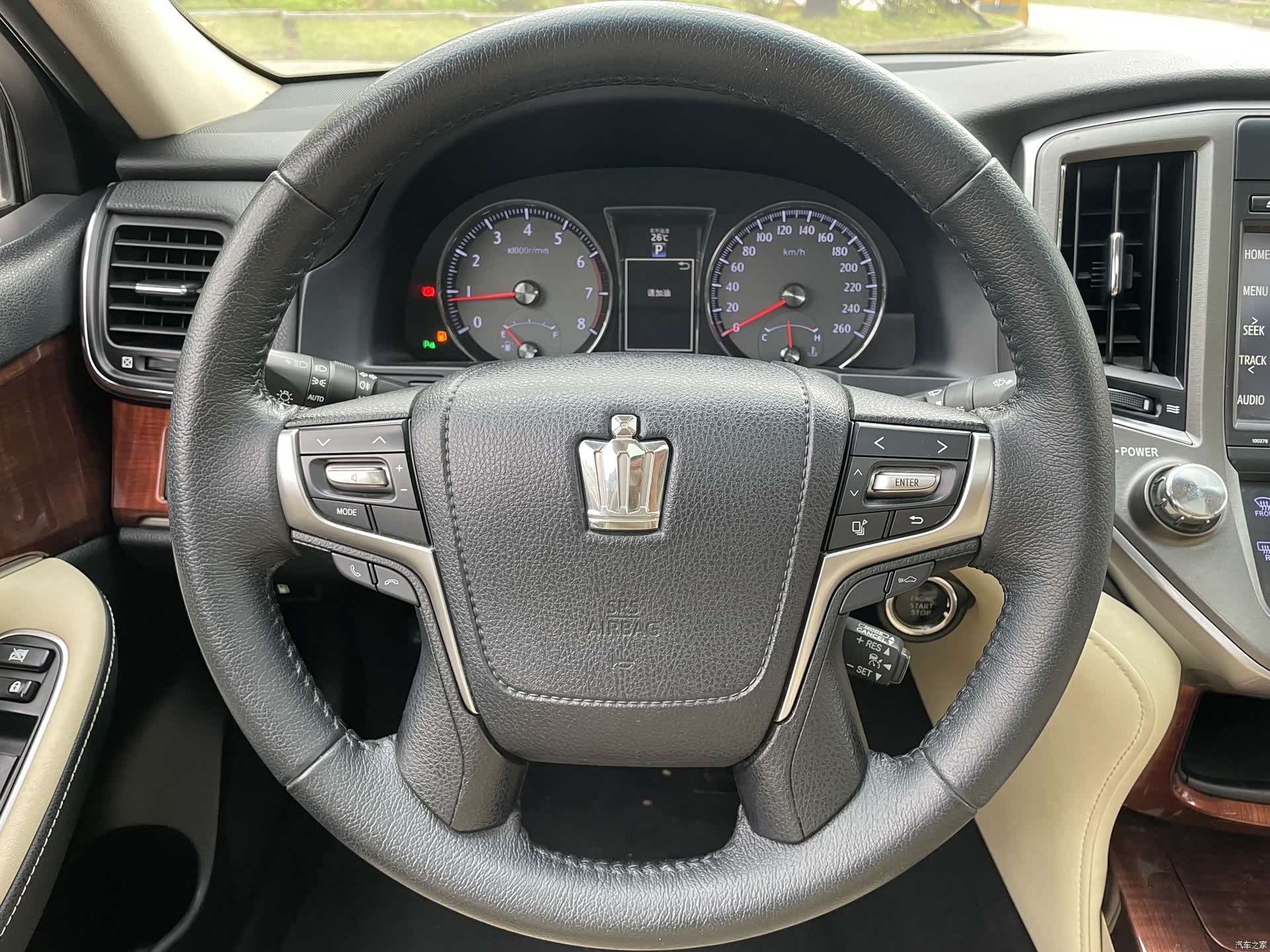 Toyota Crown, 2017 все фото