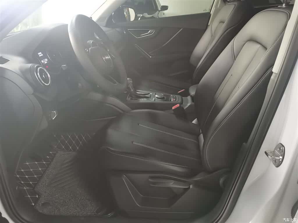 Audi Q2L, 2020 9