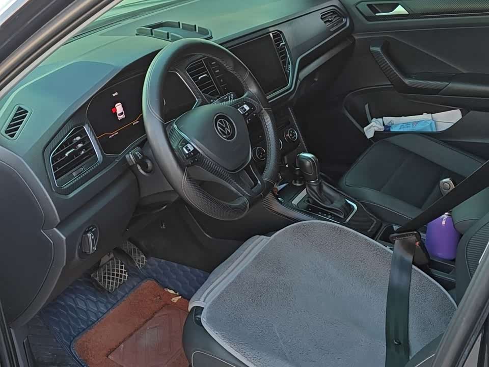 Volkswagen T-ROC exploring Songs