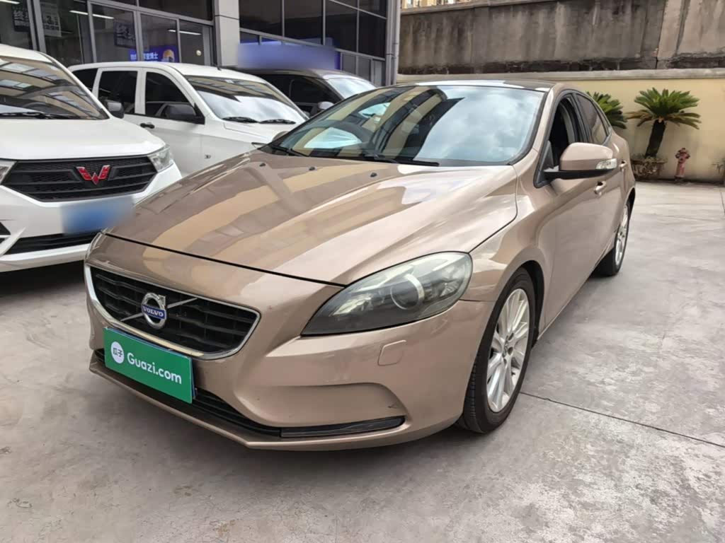 Volvo V40