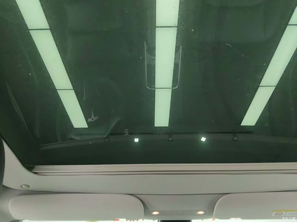 Tesla Model Y, 2023 18