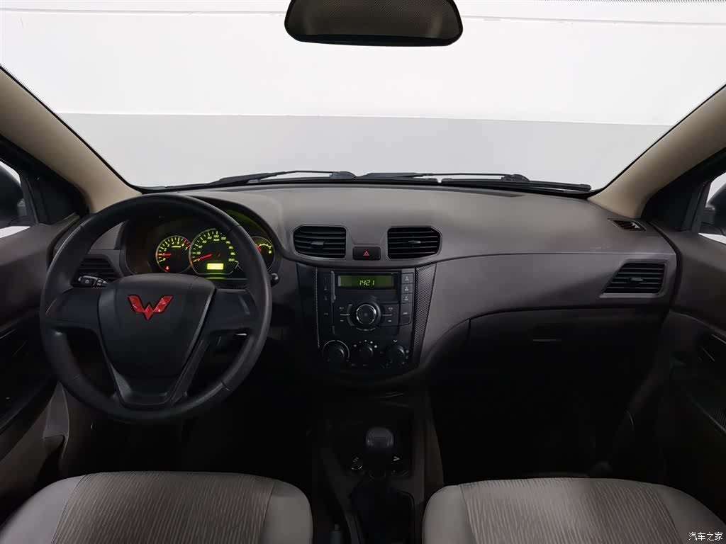 Wuling Hongguang, 2022 все фото