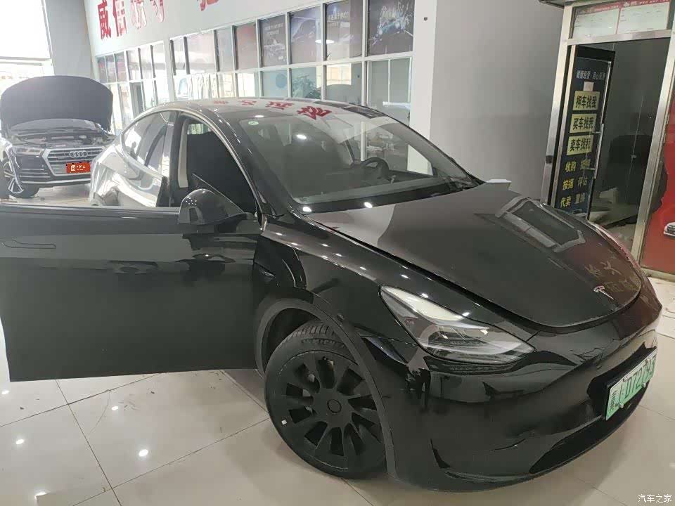 Tesla Model Y, 2022 3