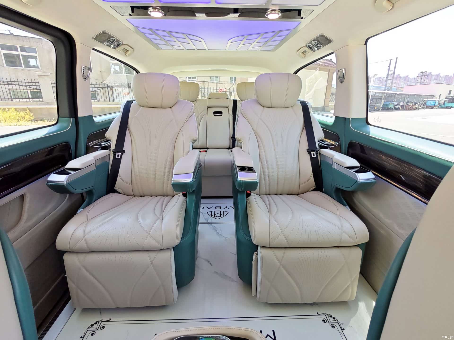 Mercedes-Benz 7, 2023 10