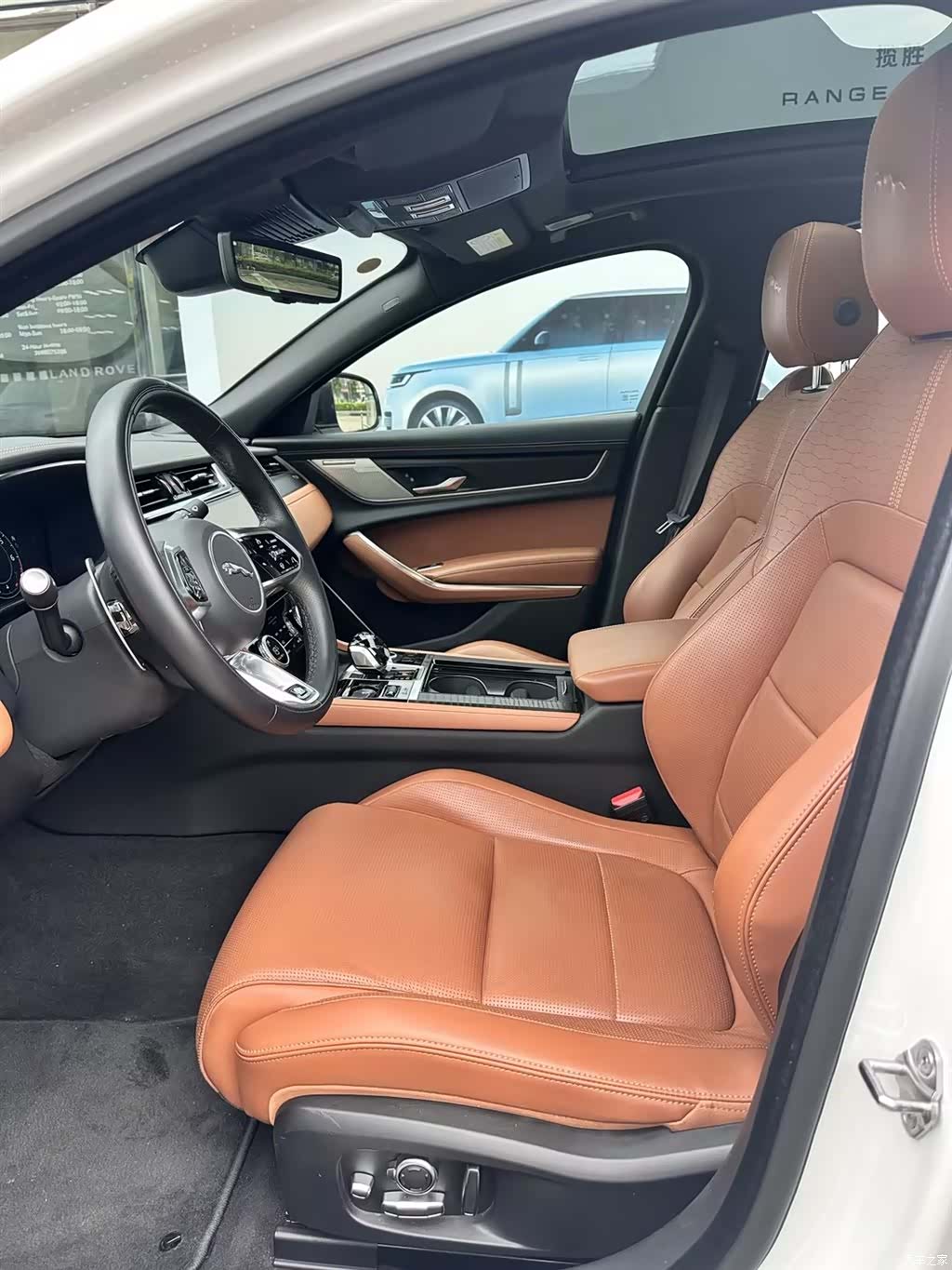Land Rover P300, 2024 4