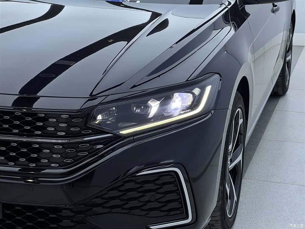 Volkswagen Passat, 2026 все фото