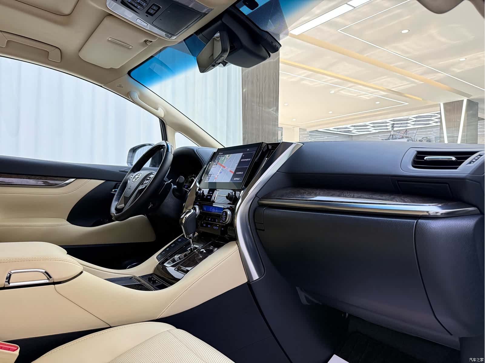 Toyota Vellfire, 2023 11