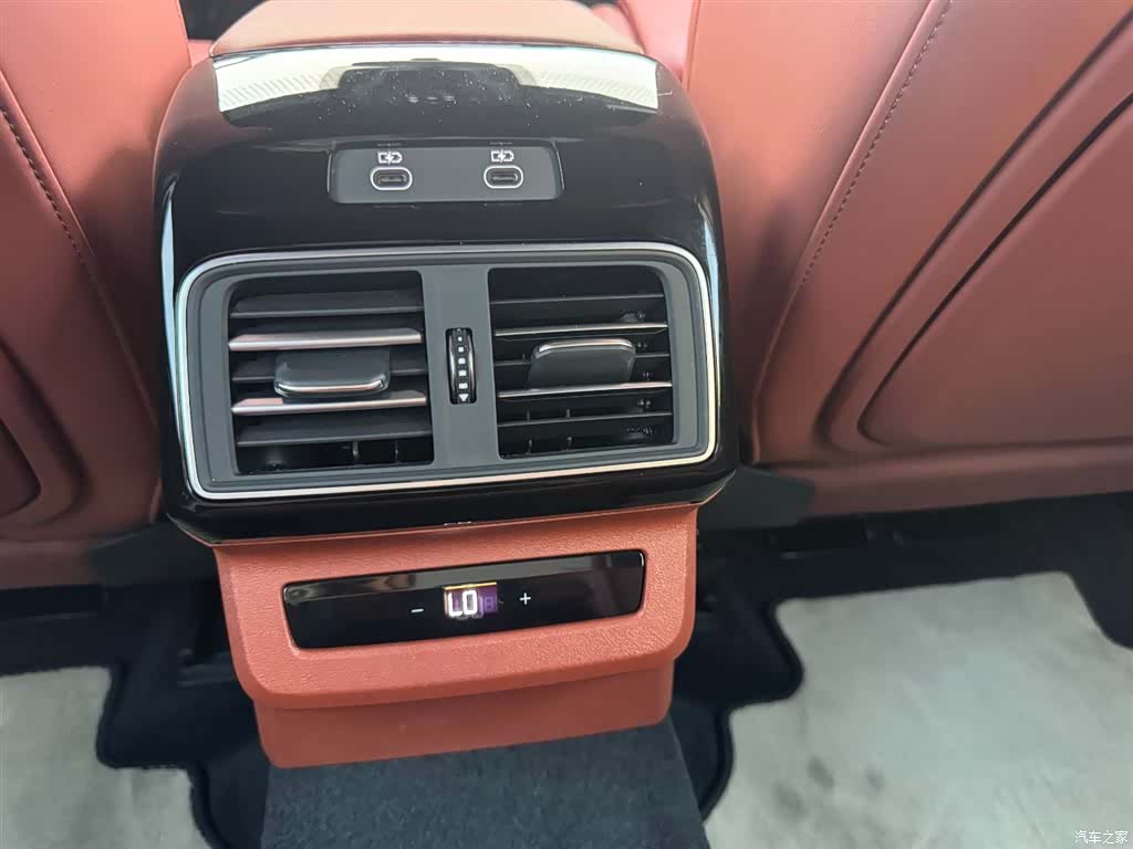Audi Q5L, 2025 10