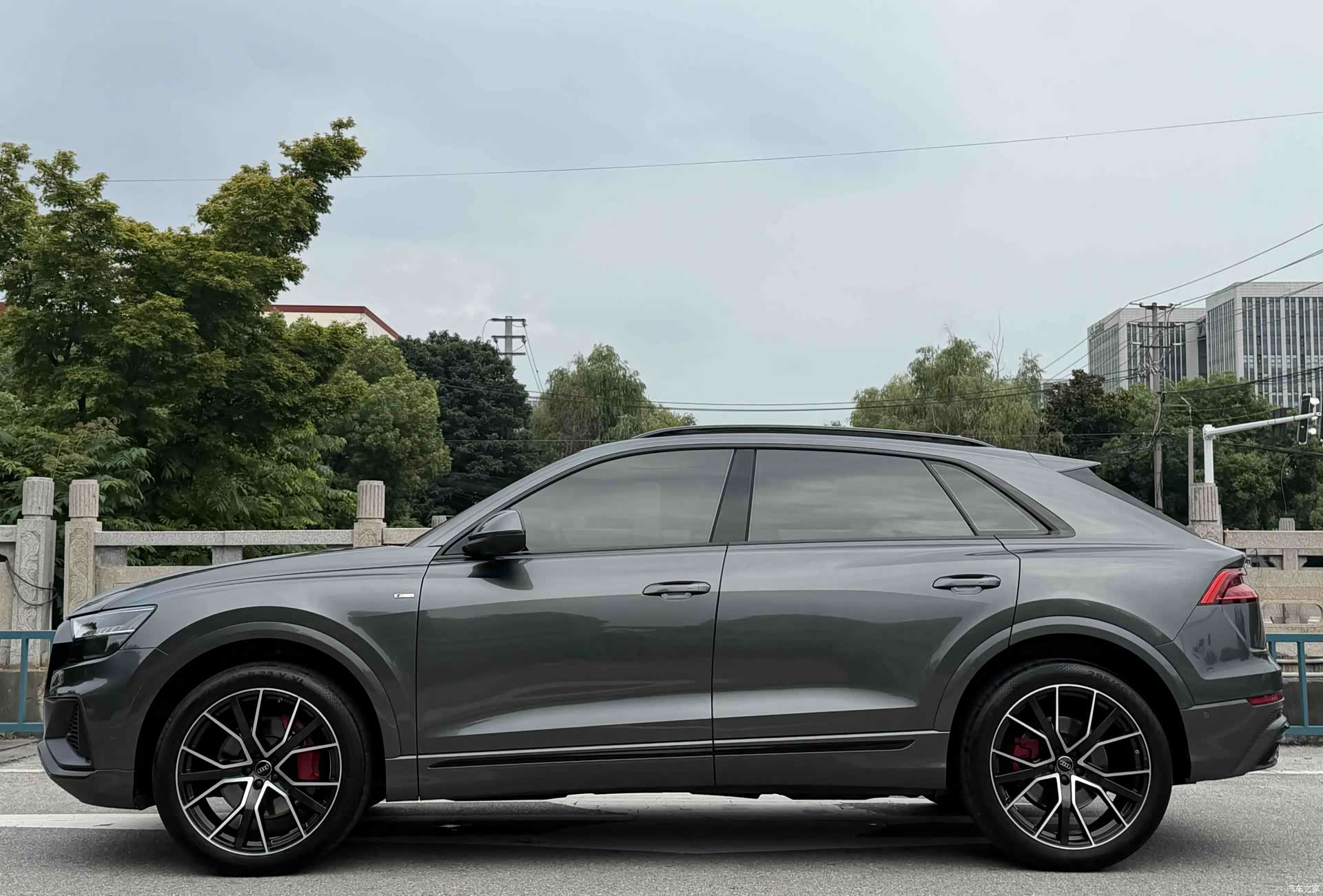 Audi Q8, 2020 3