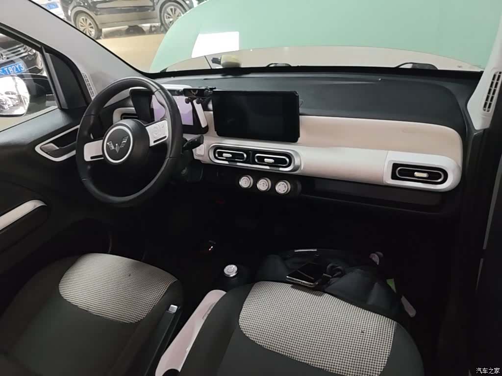 Wuling MINIEV, 2024 10