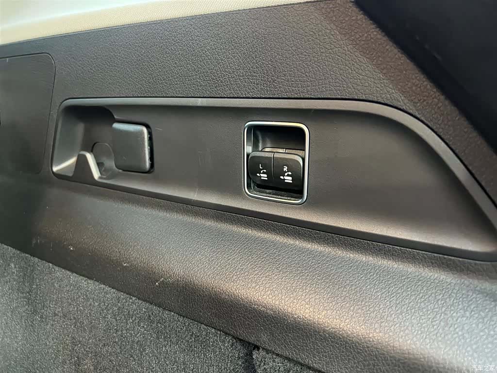 Mercedes-Benz GLE, 2023 23
