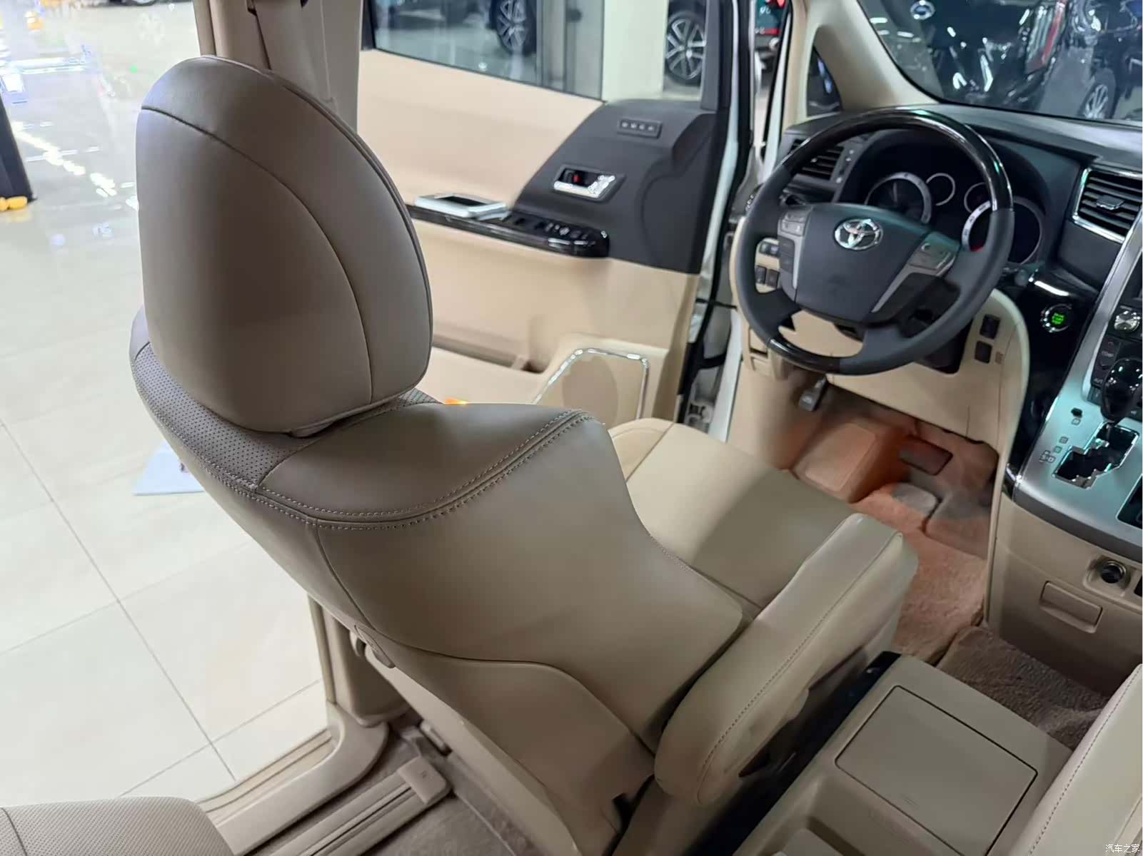Toyota Alphard, 2012 17