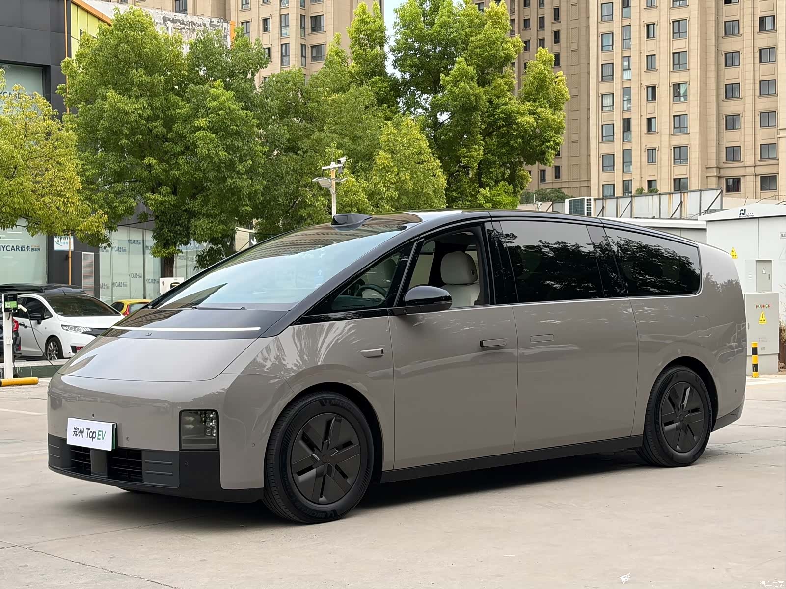 Li Auto MEGA, 2024 1
