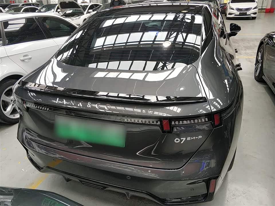 Lynk & Co 07 EM-P