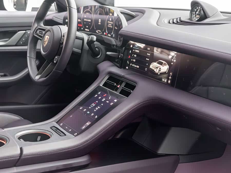 Porsche Taycan 2025, фото 26