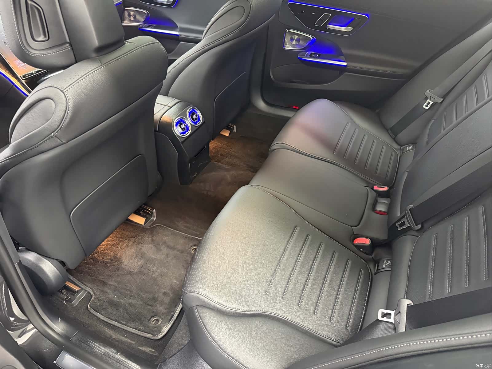 Mercedes-Benz C-Class, 2025 10