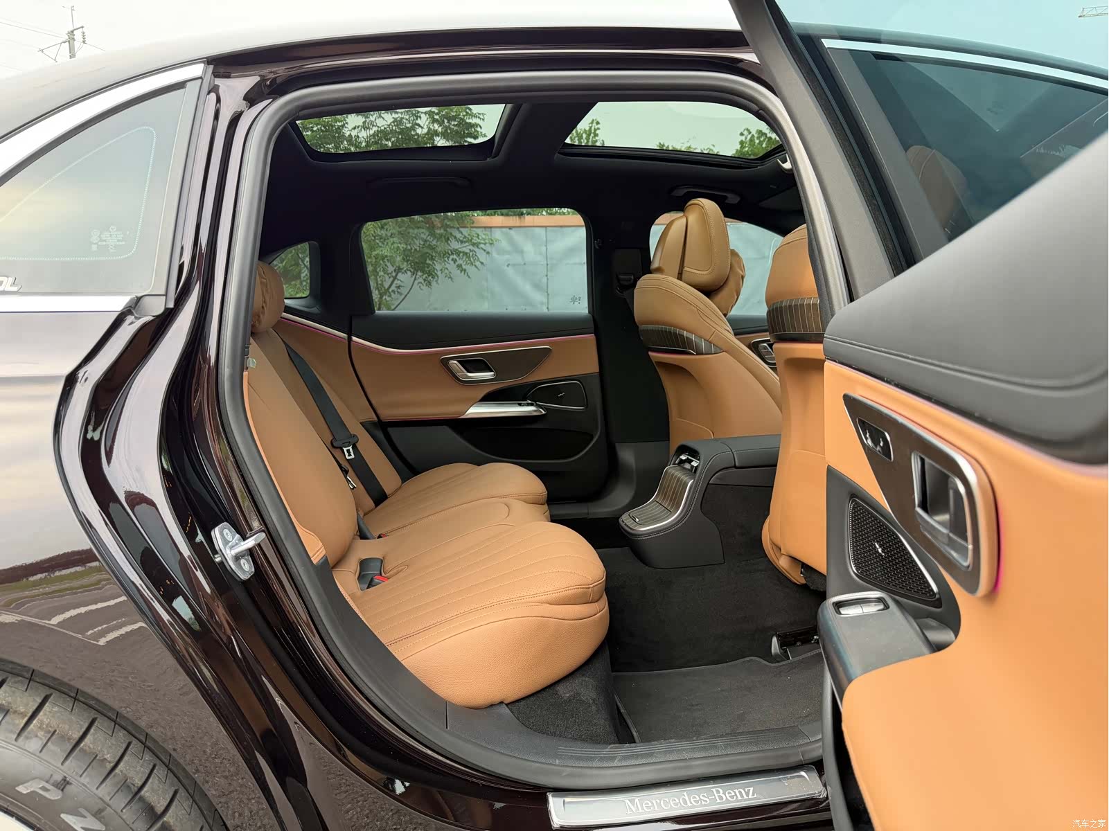 Mercedes-Benz E-Class, 2024 15