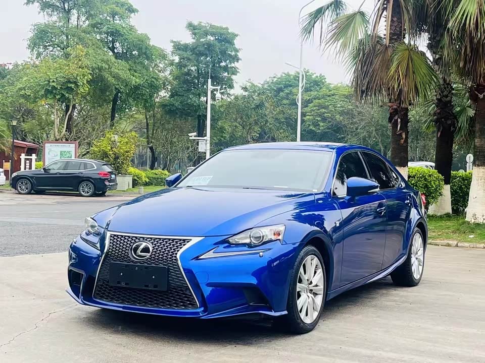 Lexus IS
