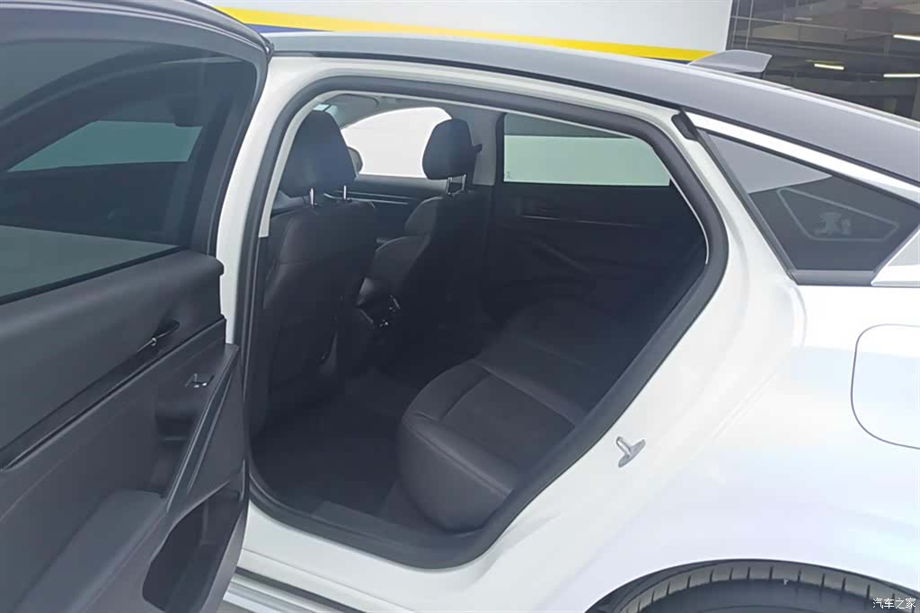 Ford Mondeo, 2023 11