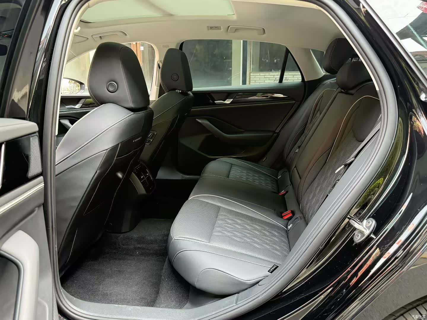 Volkswagen Magotan, 2025 6