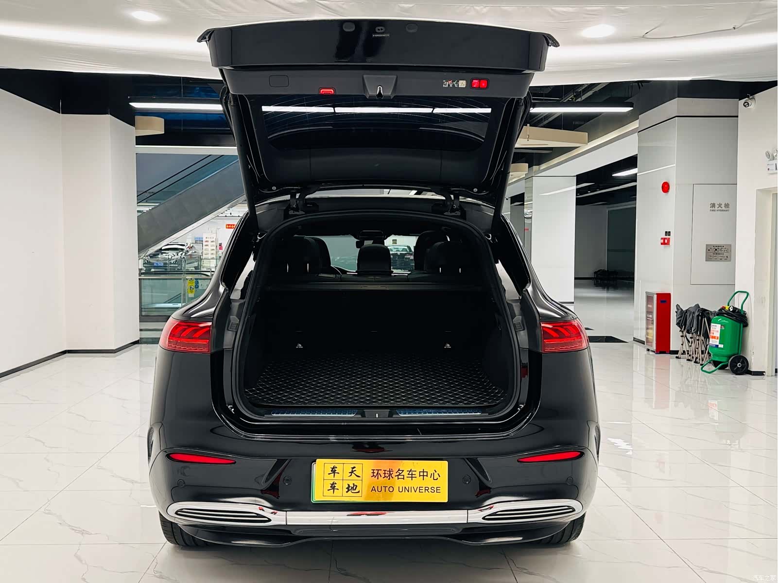 Mercedes-Benz EQS, 2023 13