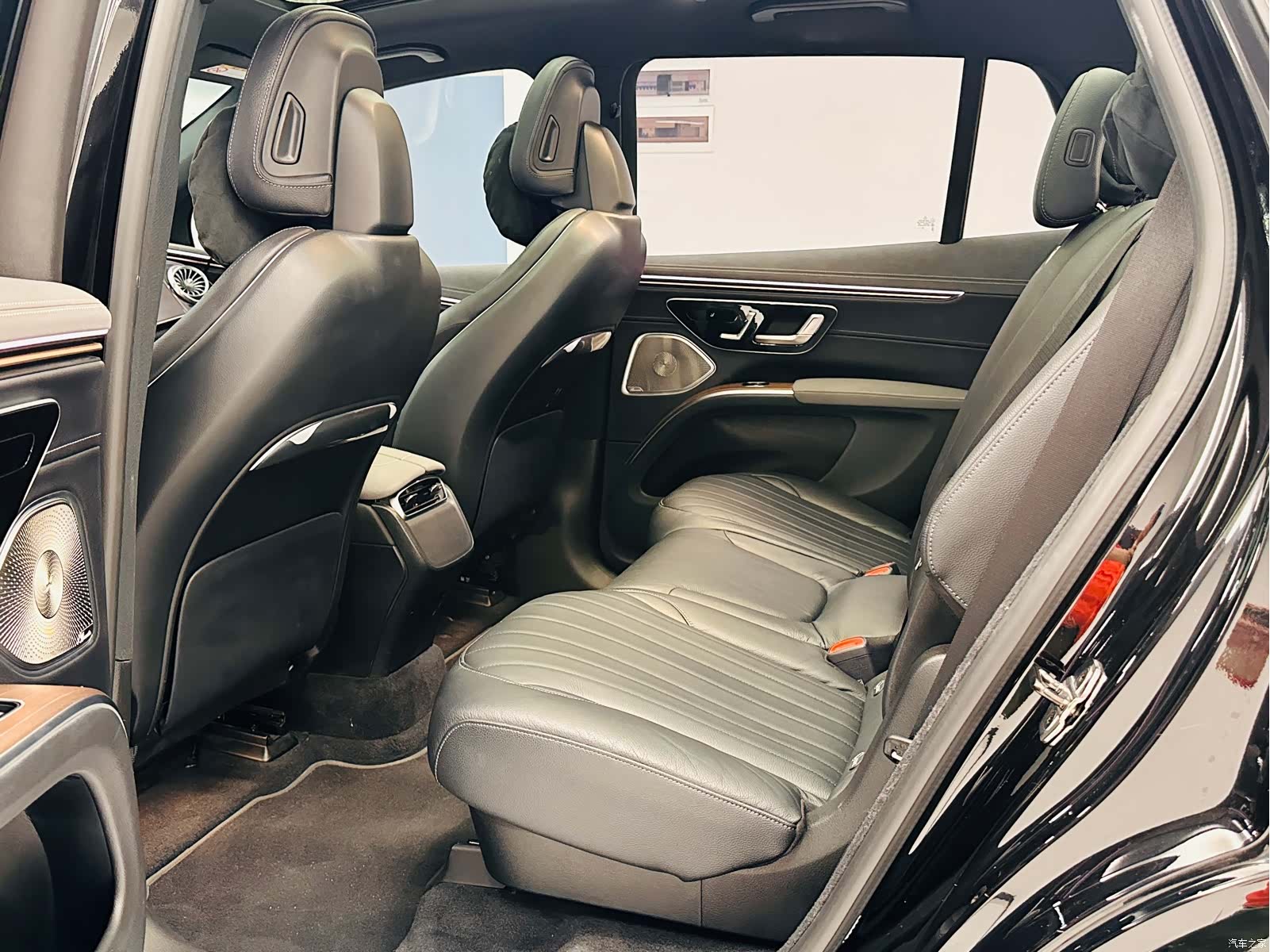 Mercedes-Benz EQS, 2023 17