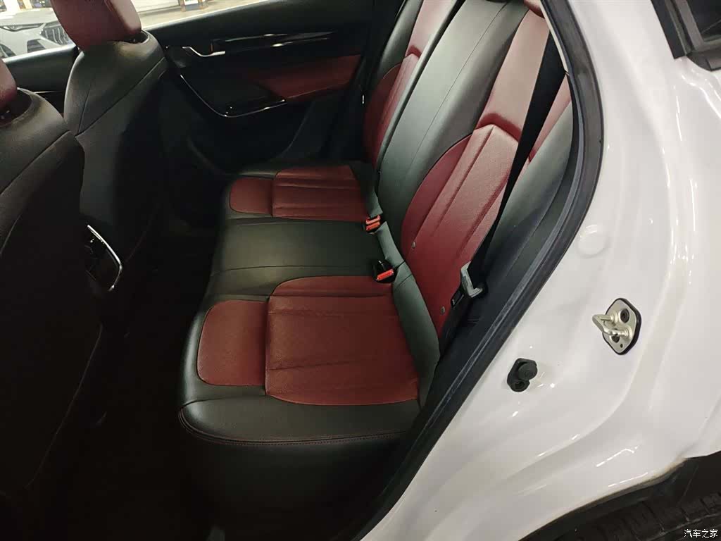 DongFeng AX7, 2022 13