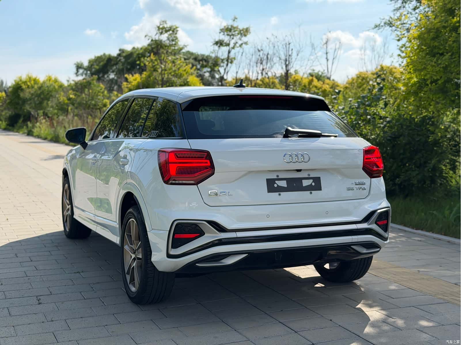 Audi Q2L, 2023 24