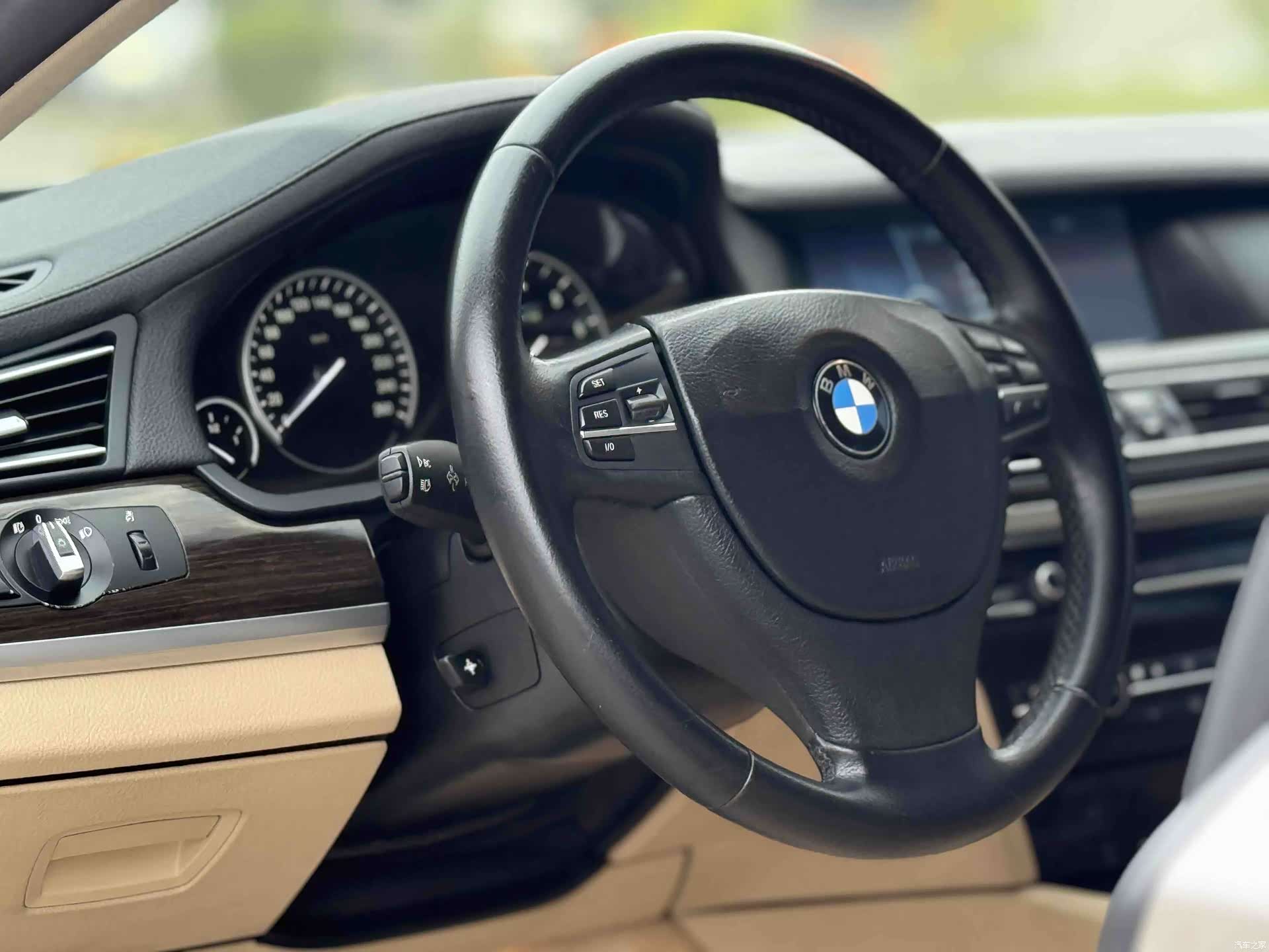 BMW 7 Series, 2011 11