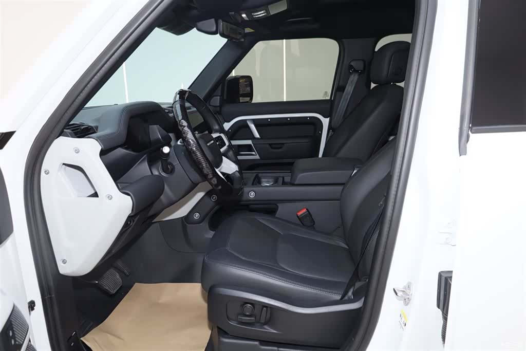 Land Rover Defender, 2024 17
