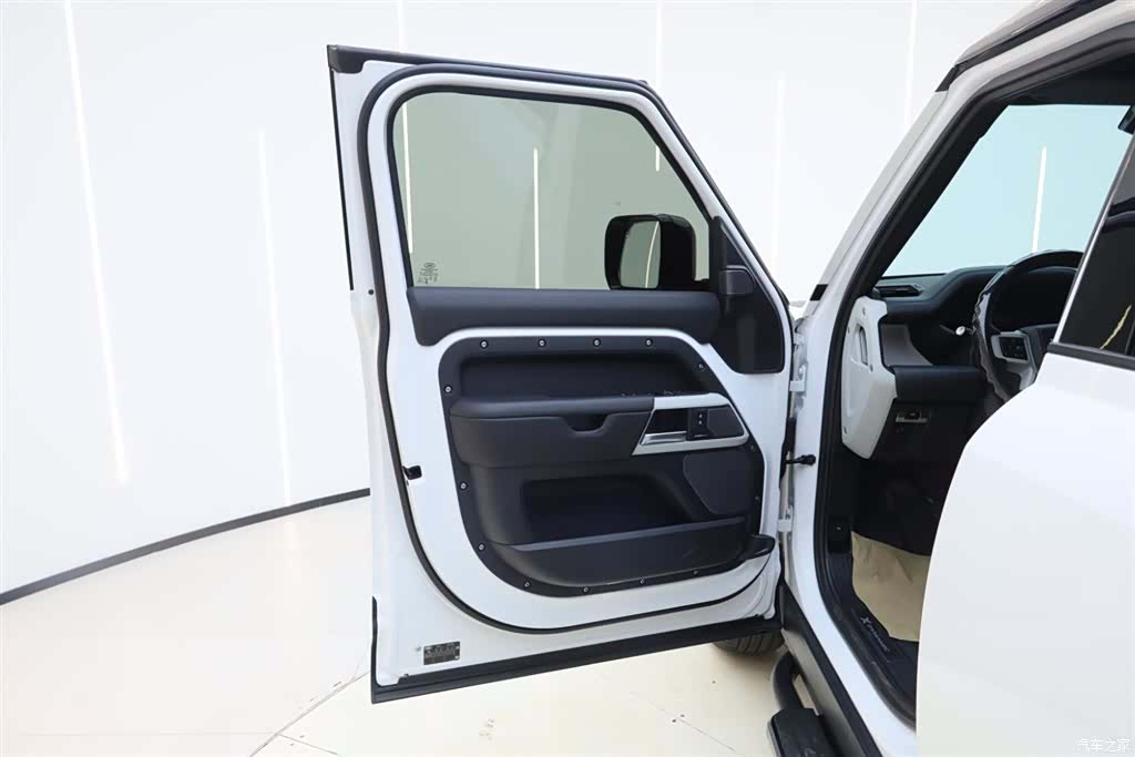 Land Rover Defender, 2024 16