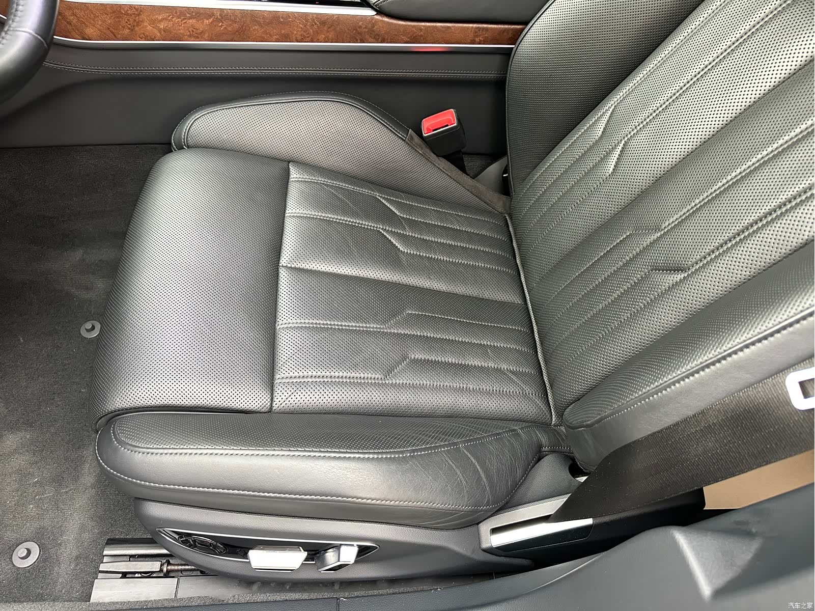 Audi A8L, 2019 11