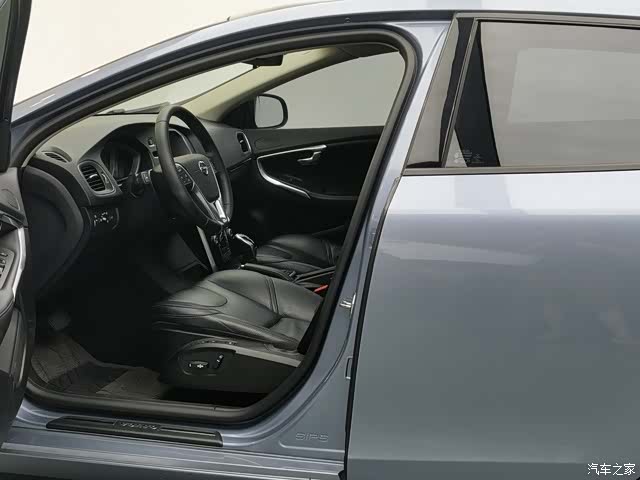 Volvo V40, 2018 все фото