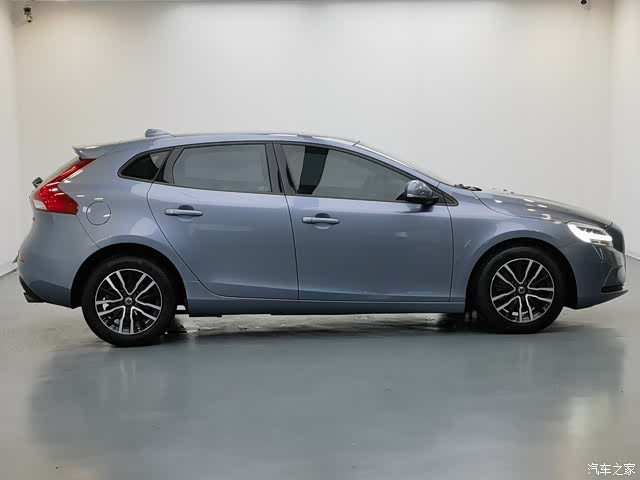 Volvo V40, 2018 8