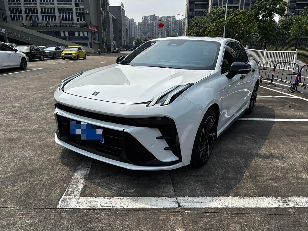 Lynk & Co 03