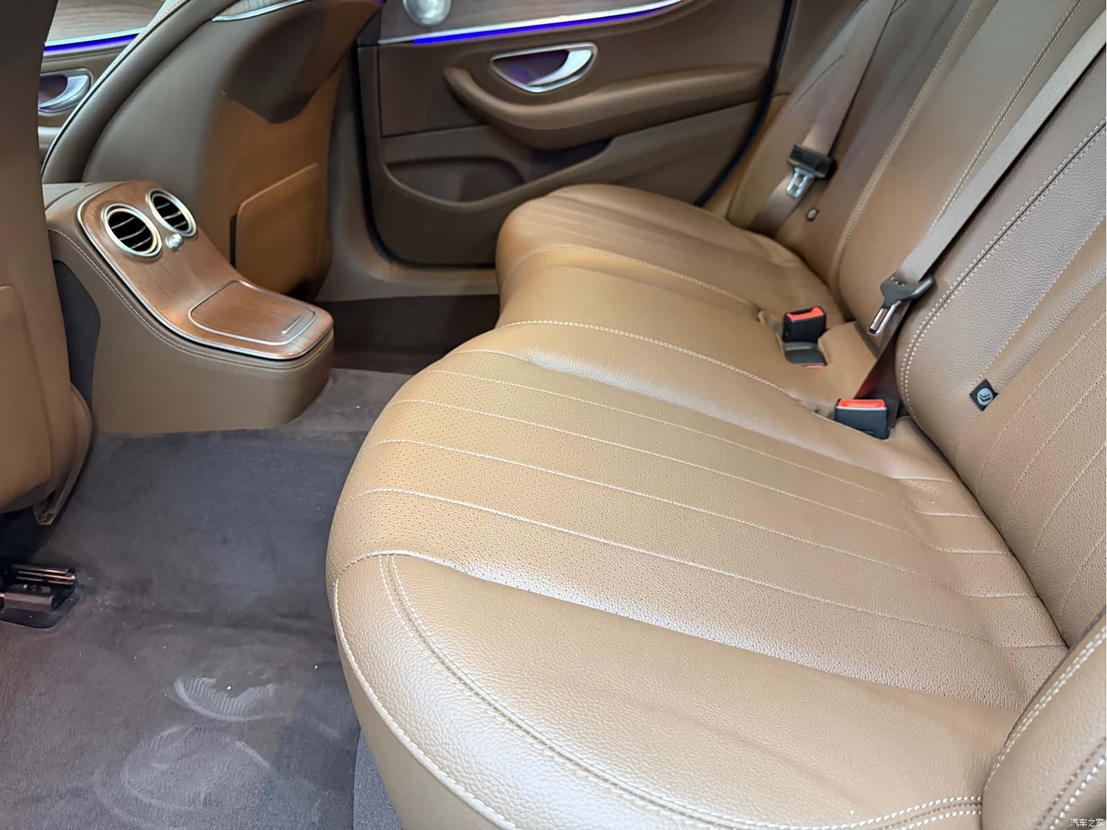 Mercedes-Benz E-Class, 2022 10