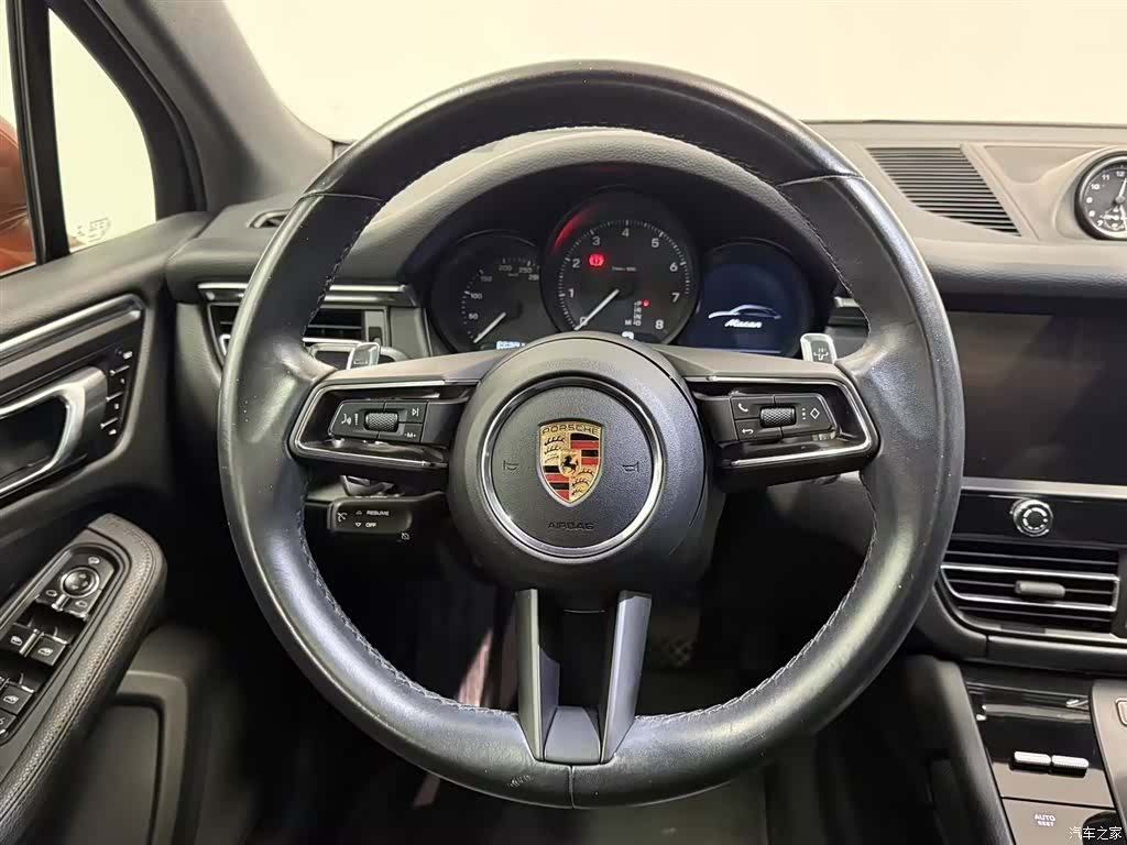 Porsche Macan, 2023 11