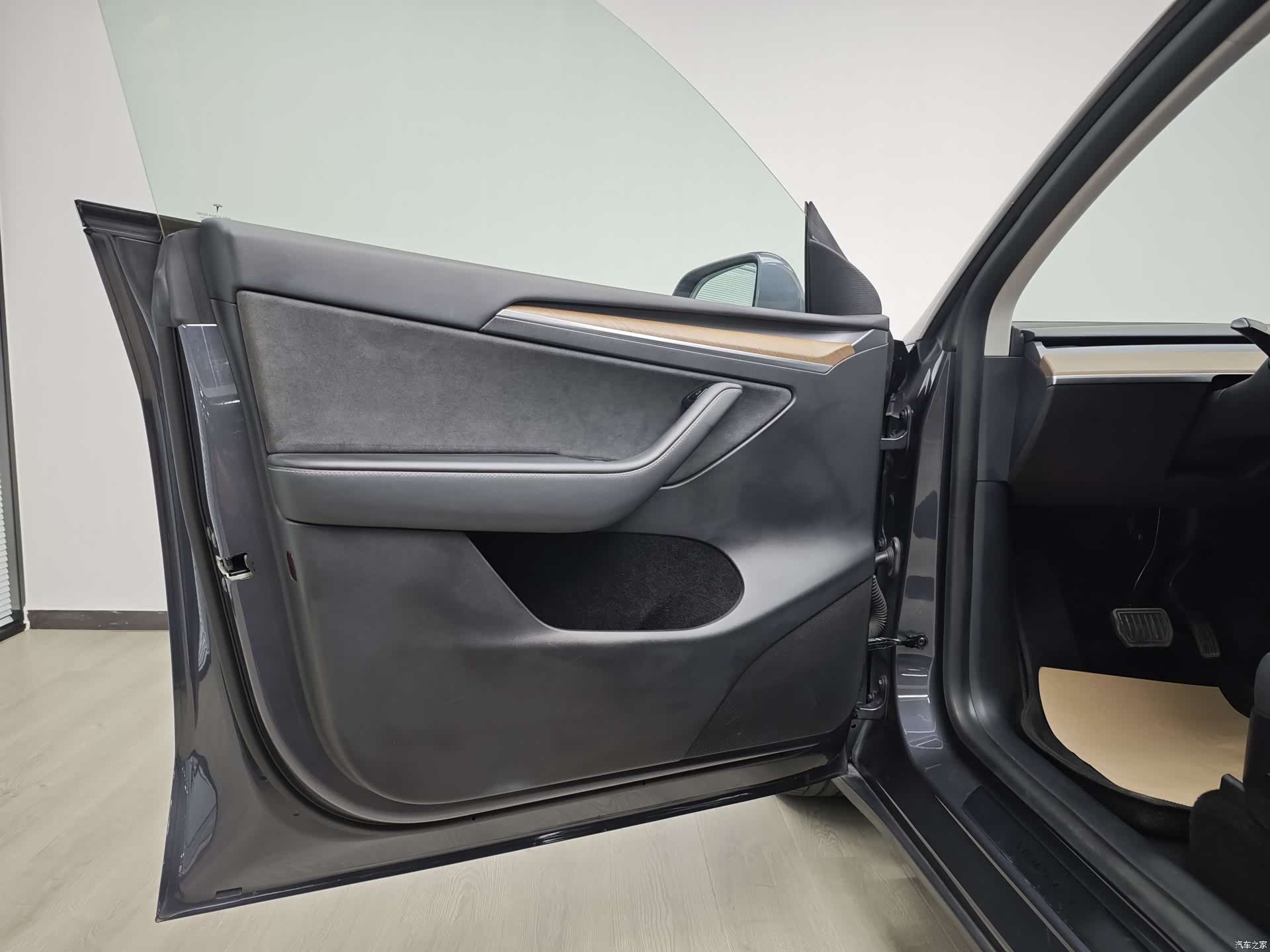 Tesla Model Y, 2021 47